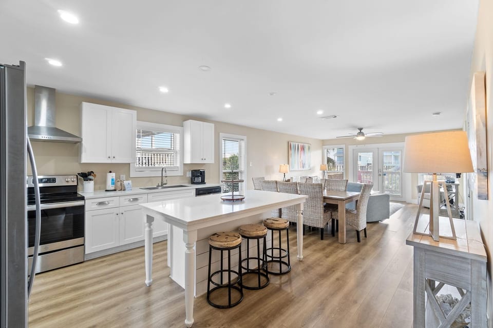 House, Multiple Beds (When Pigs Fly Down Beach House) | Private kitchen | Oven, toaster