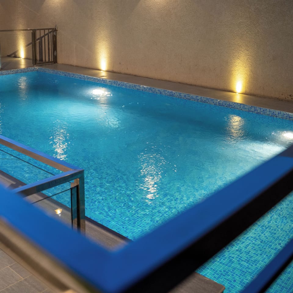 8 indoor pools