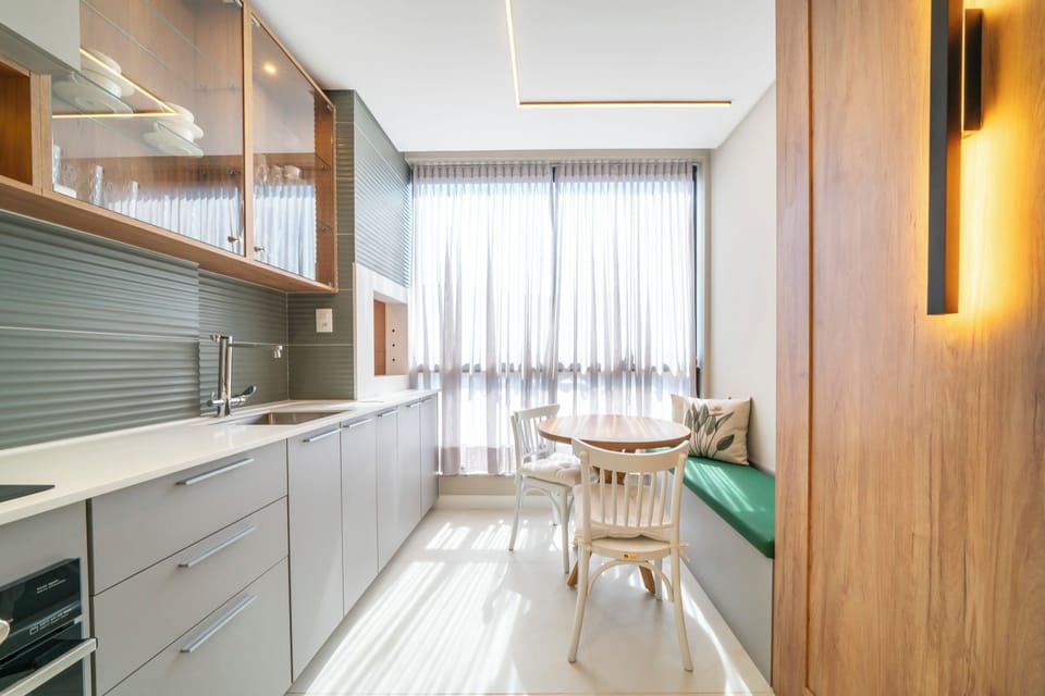 Deluxe Apartment, Lanai, City View | Private kitchen