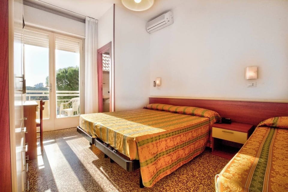 Triple Room | In-room safe, free WiFi