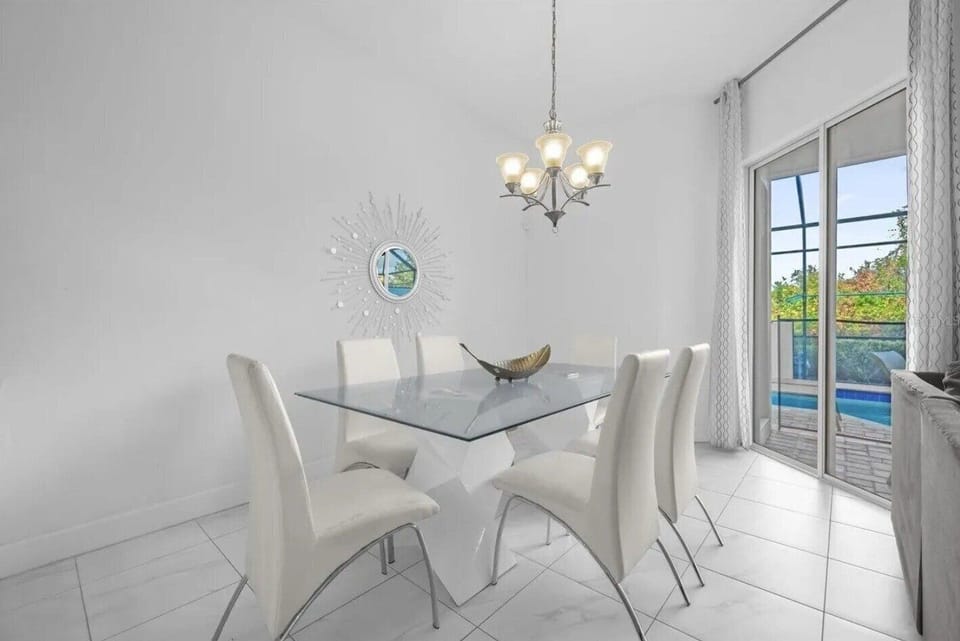 Architecture, Building, Dining Room, Dining Table, Furniture