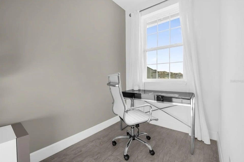Furniture, Indoors, Chair, Office, Desk