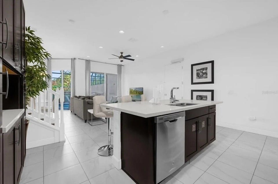 Indoors, Floor, Appliance, Ceiling Fan, Screen