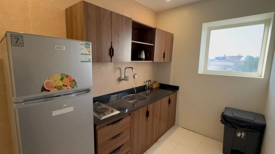 Fridge, microwave, stovetop