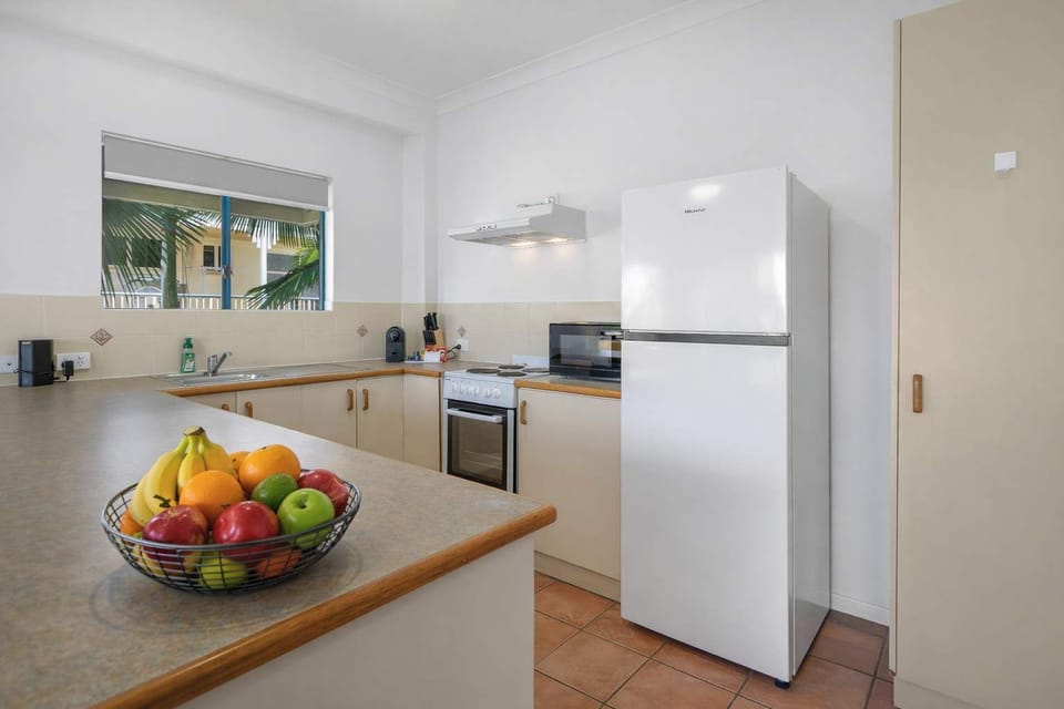 Fully equipped kitchen and dining space ideal for short or extended stays