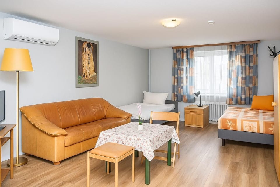 Business Apartment, Courtyard View | Free WiFi, bed sheets