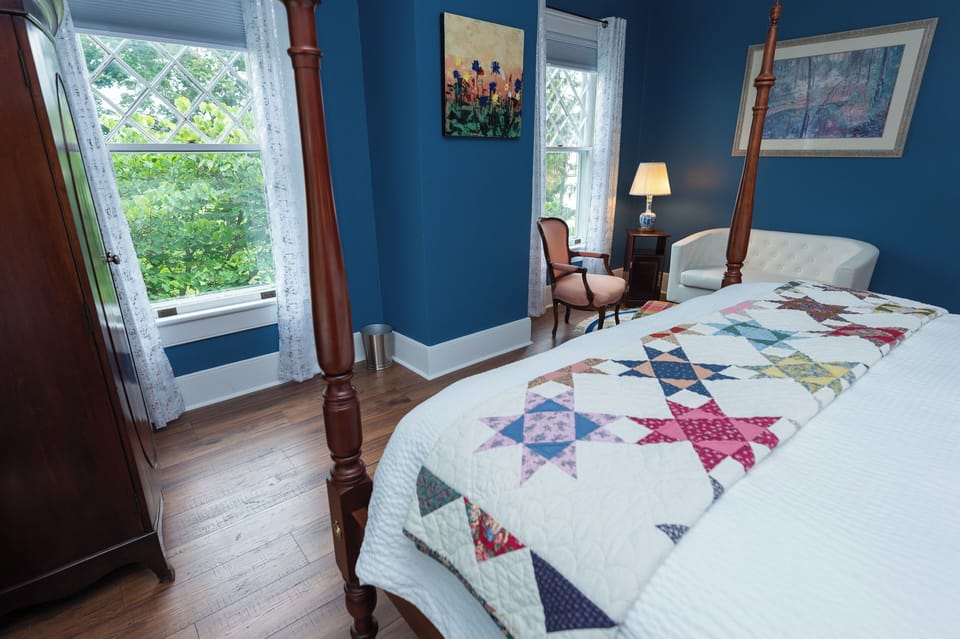 Room, 1 King Bed, Non Smoking | Premium bedding, WiFi (free), individually decorated