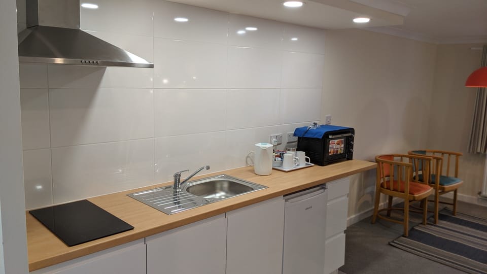 Room (13) | Premium bedding, desk, laptop workspace, free WiFi