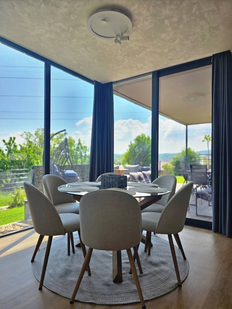 House, Smoking | Dining room