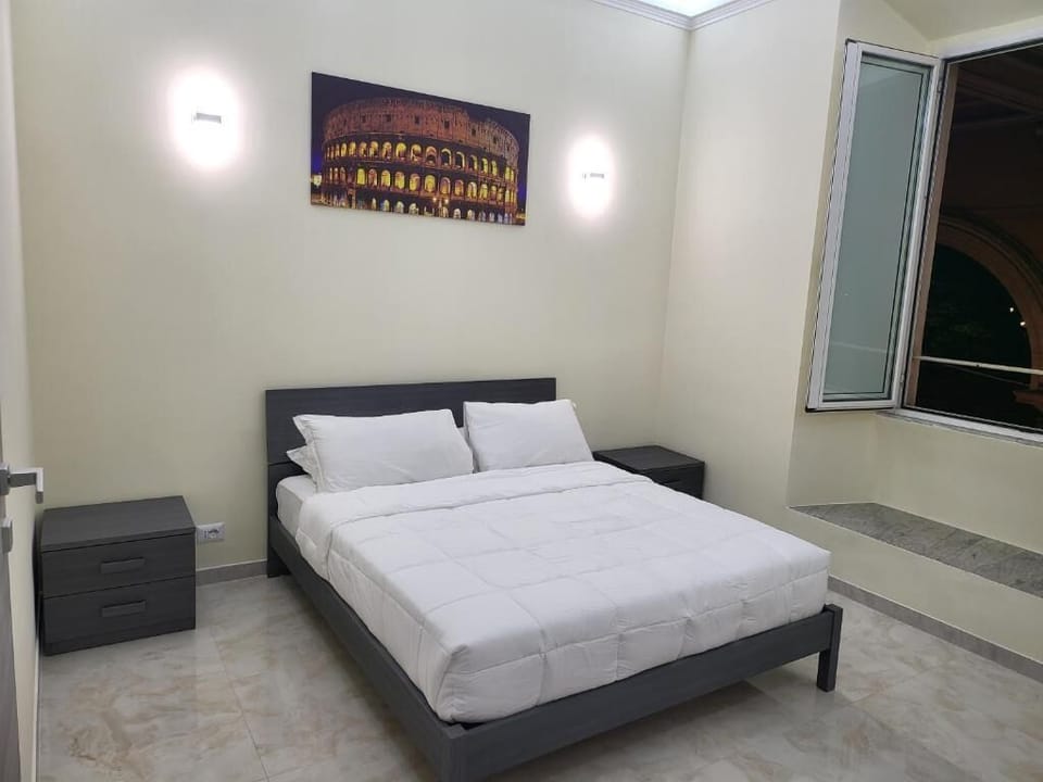 Deluxe Double Room, City View | Desk, iron/ironing board, free WiFi