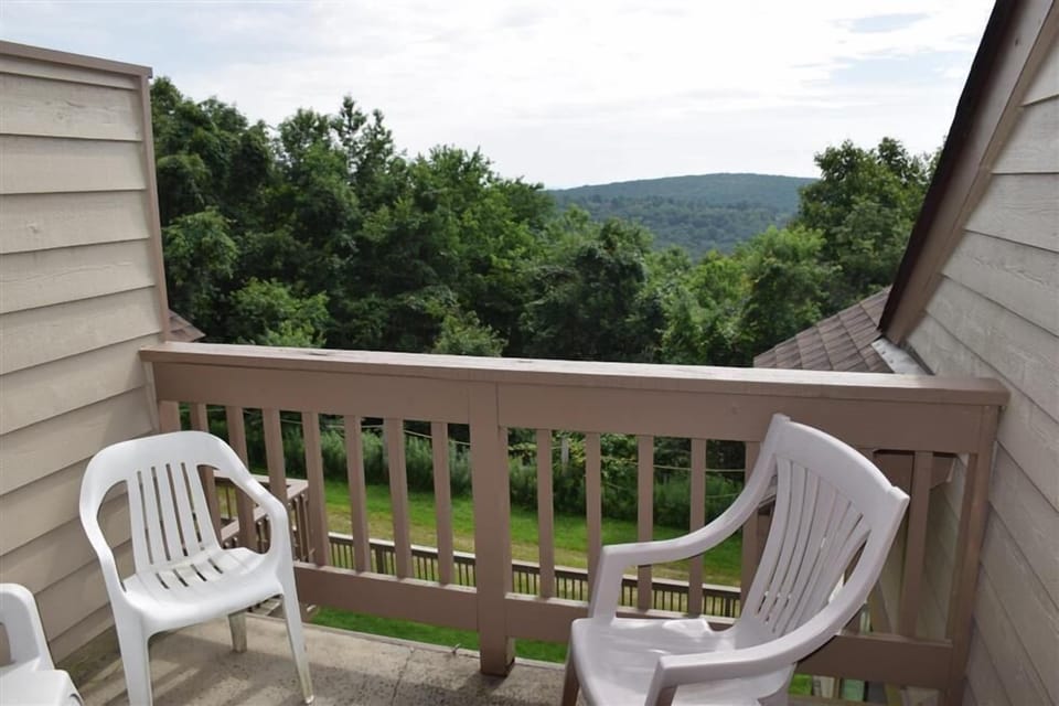 Peaceful balcony overlooking rolling hills and endless sky, ideal for quiet moments and sunset views.