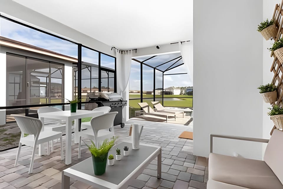 Seating area,Swimming pool