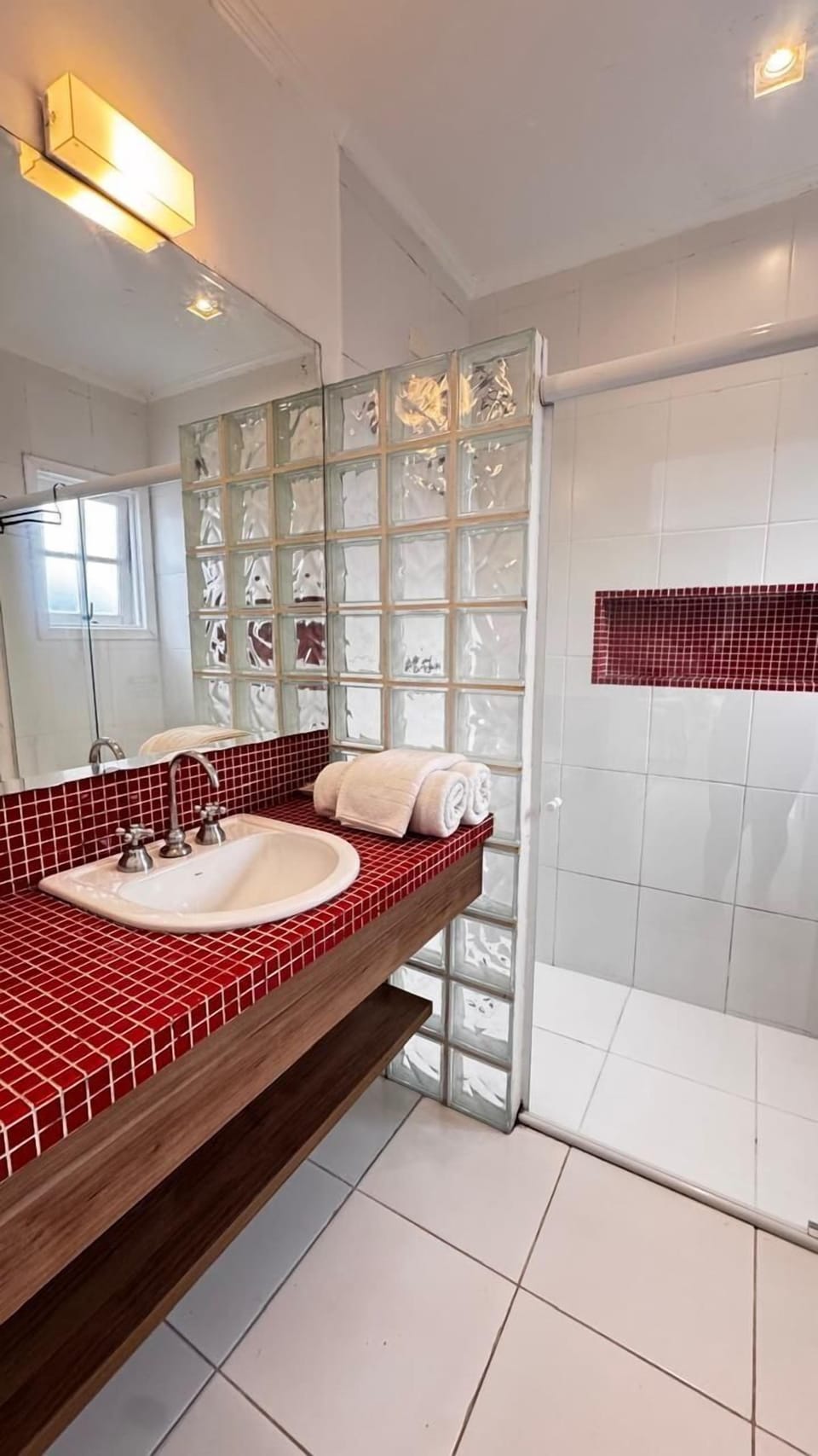 Premium Double Room, 1 King Bed, Courtyard View | Bathroom