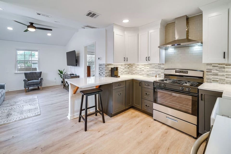 Start your day right with a fresh cup of coffee and enjoy the convenience of a stove, oven, and breakfast bar for easy meals.