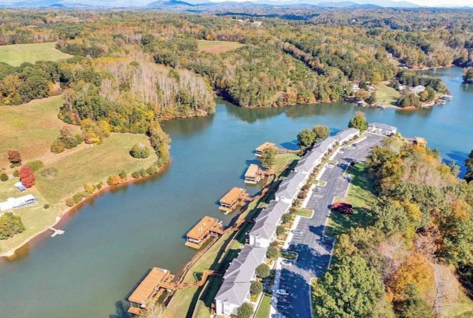 aa9db722-8f88-44e4-8ead-2ebf0c398d25