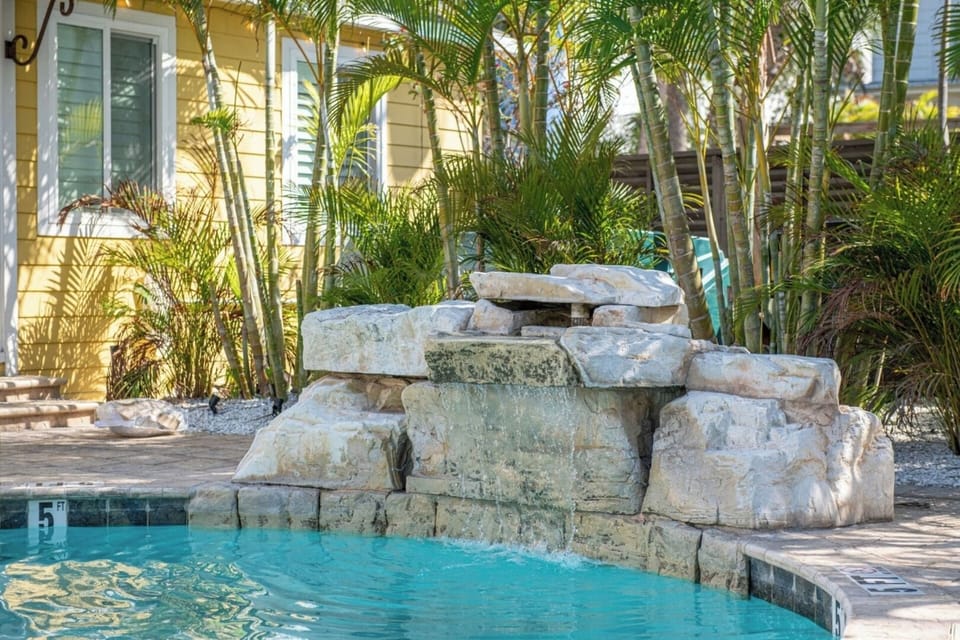 6WestBeachCottagesMadeiraBeachFL_0018