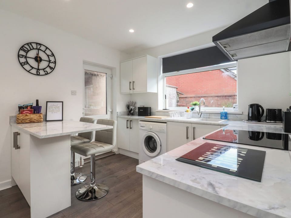 Cottage | Private kitchen | Cookware/dishes/utensils