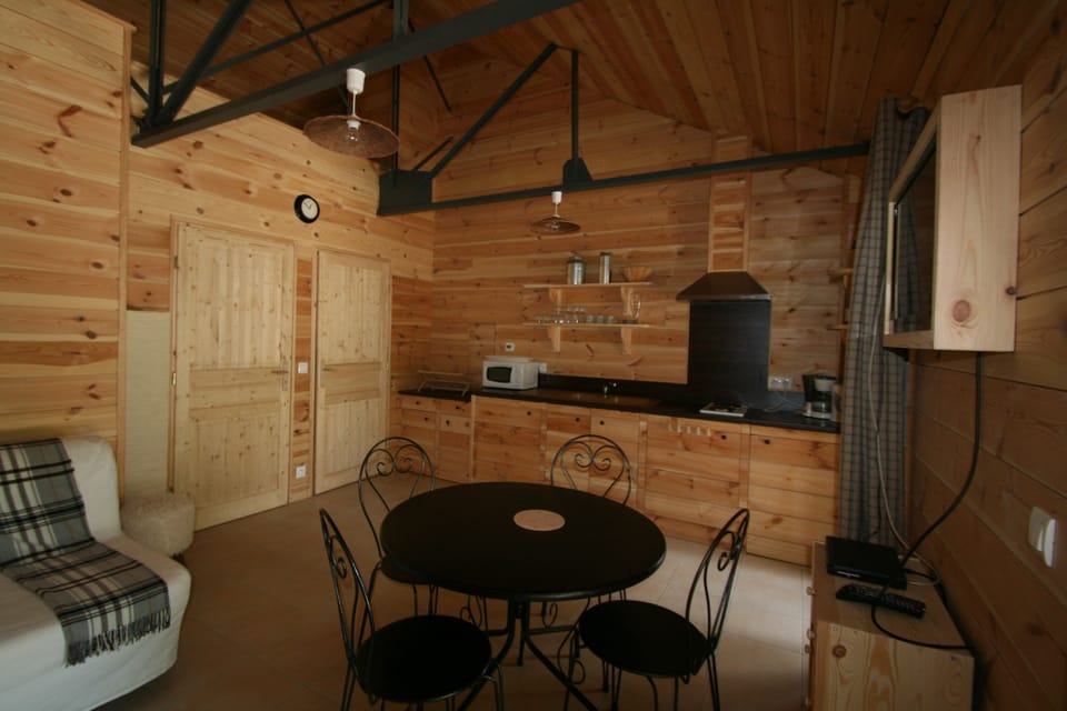 Comfort Cottage | Living area | Flat-screen TV, heated floors