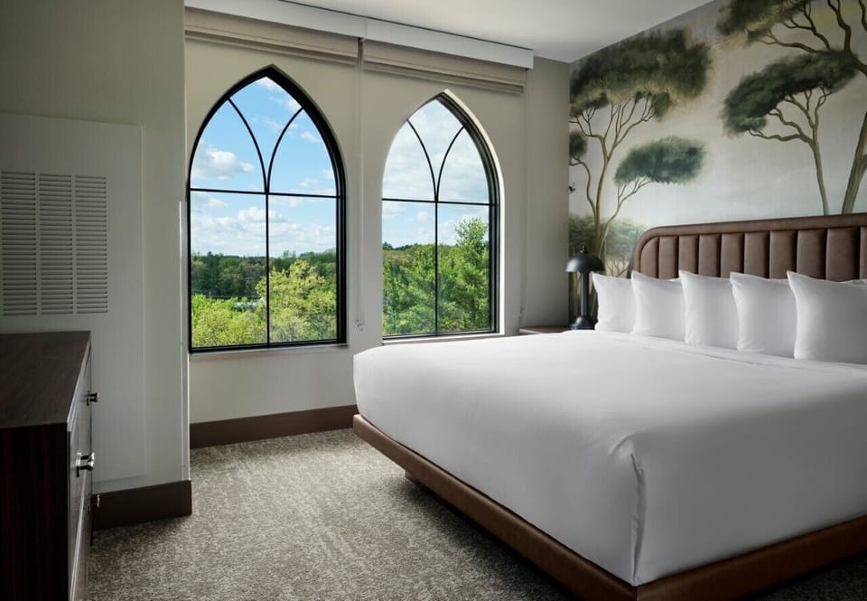 King's Quarters | In-room safe, desk, blackout drapes, iron/ironing board