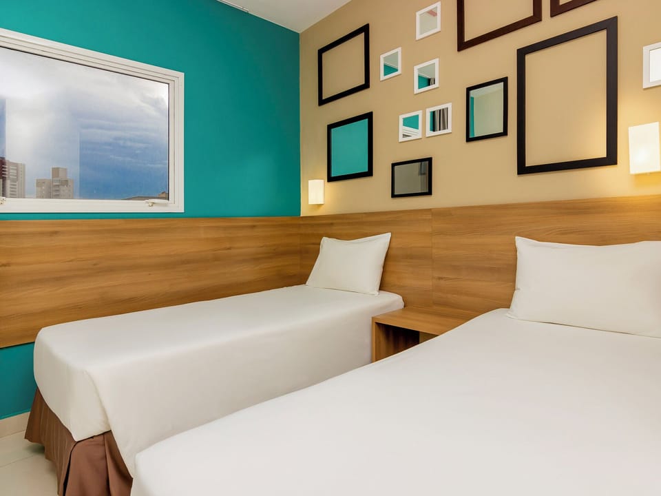 Standard Twin Room | Minibar, desk, blackout drapes, free WiFi