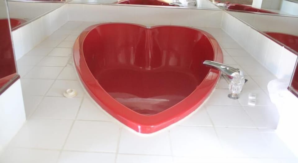 Deluxe Room, Jetted Tub | Jetted tub