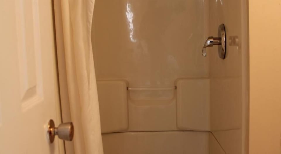 Double Room | Bathroom shower