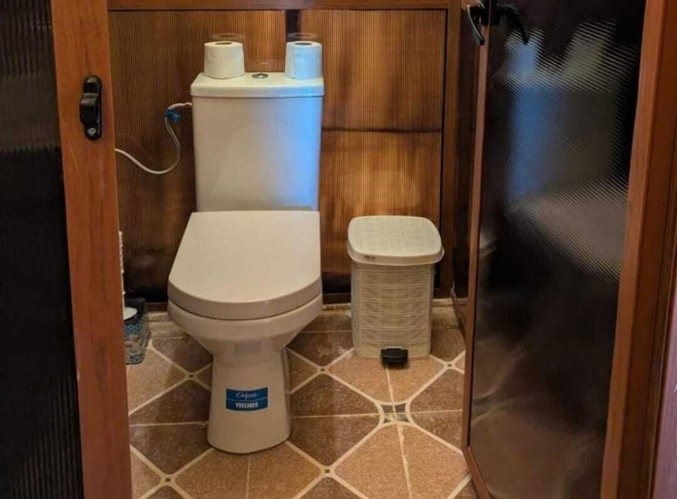 Deluxe Double Room | Bathroom | Shower