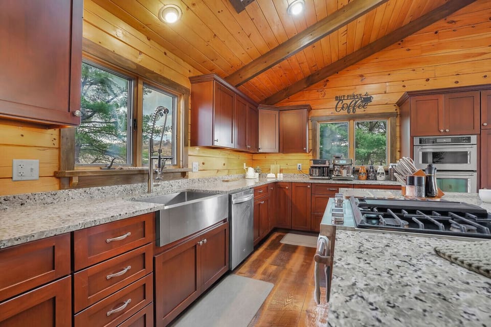 Kitchen with 2 Ovens and a Convection Oven