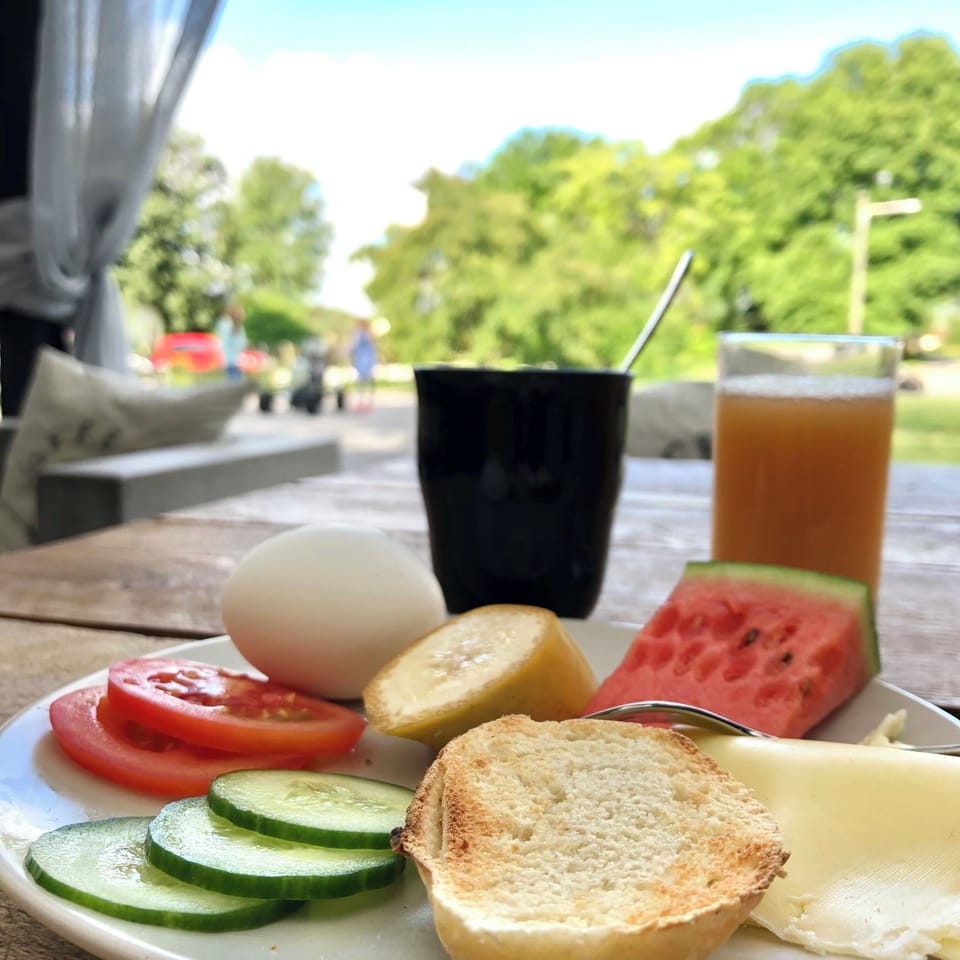 Daily buffet breakfast for a fee