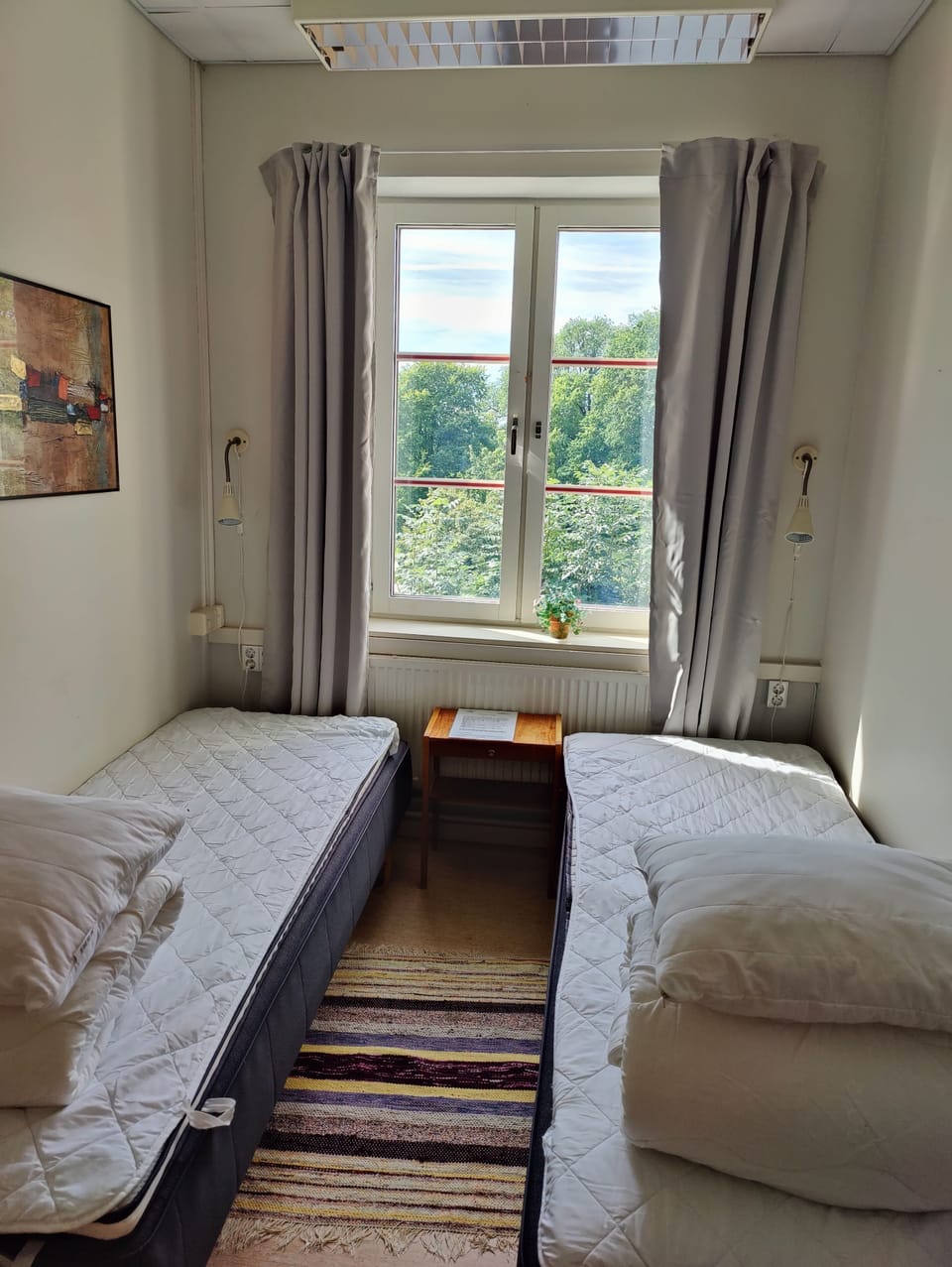 Classic Twin Room | Individually decorated, individually furnished, blackout drapes