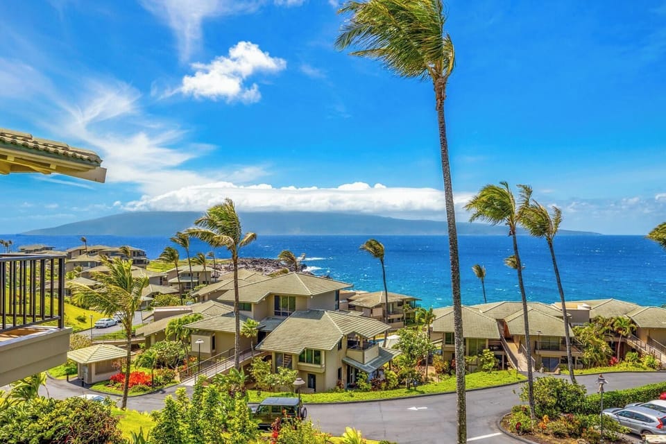 Take in panoramic coastal views from your own peaceful, sunlit slice of Maui      KBV-15B3