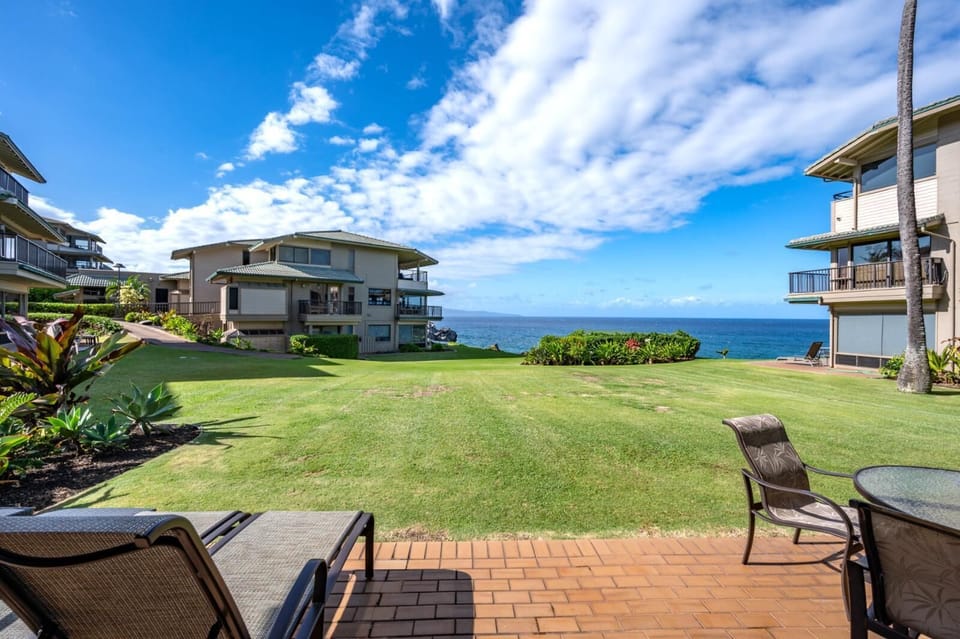 Step onto your private lanai and savor panoramic views of tropical gardens and the sparkling Pacific beyond     KBV-28G2