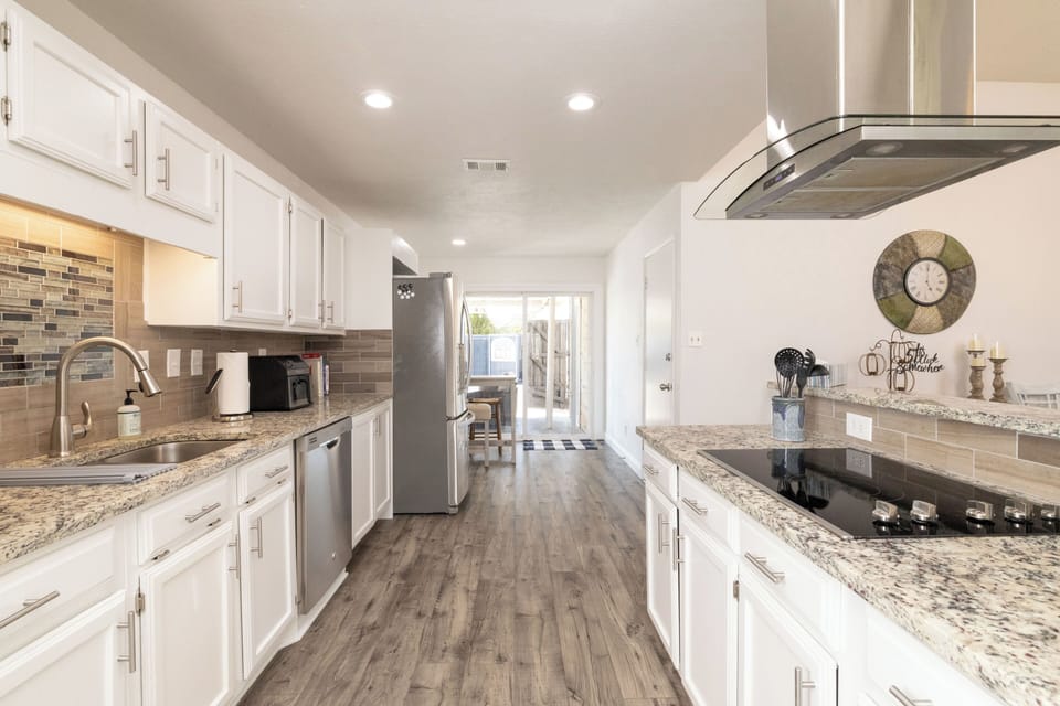 Spacious kitchen with a versatile coffee machine, filtered water & an air fryer