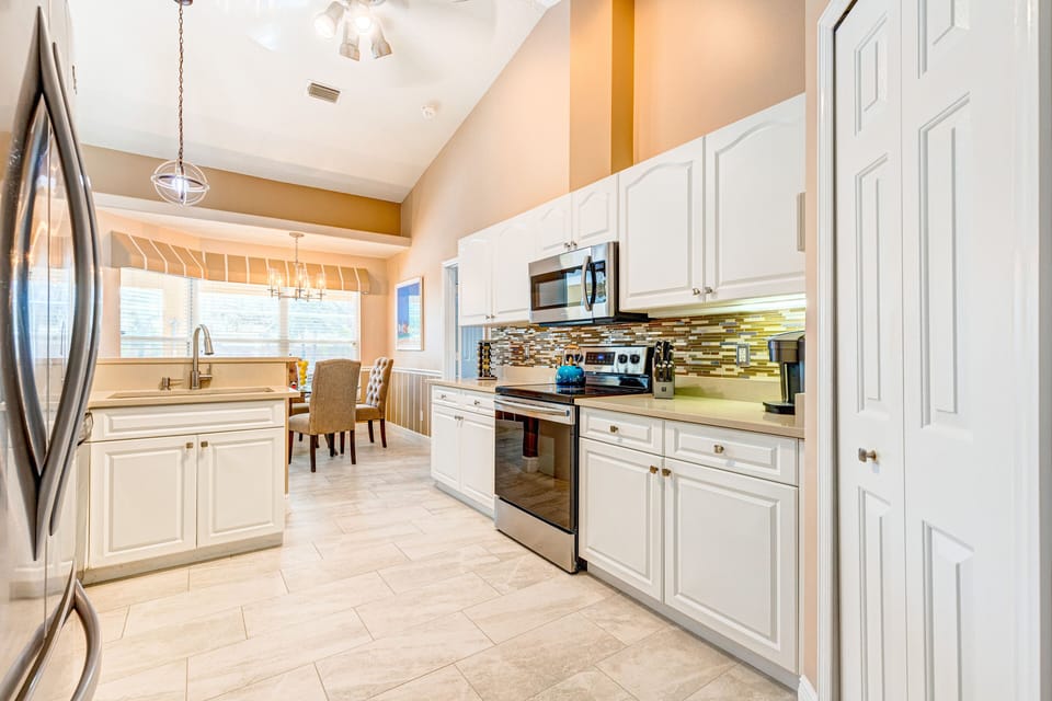 Fully equipped kitchen with everything you may need
