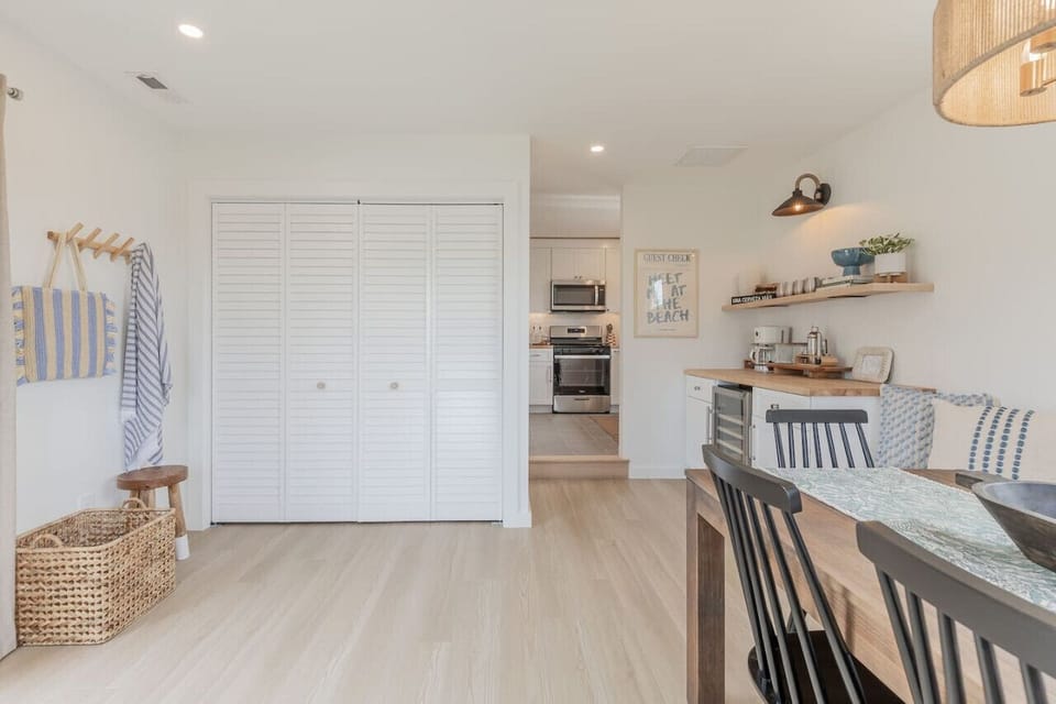 Dining Area & Laundry