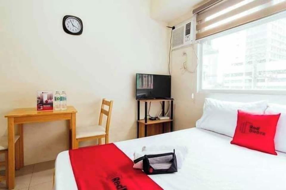 Standard Studio | Desk, laptop workspace, free WiFi