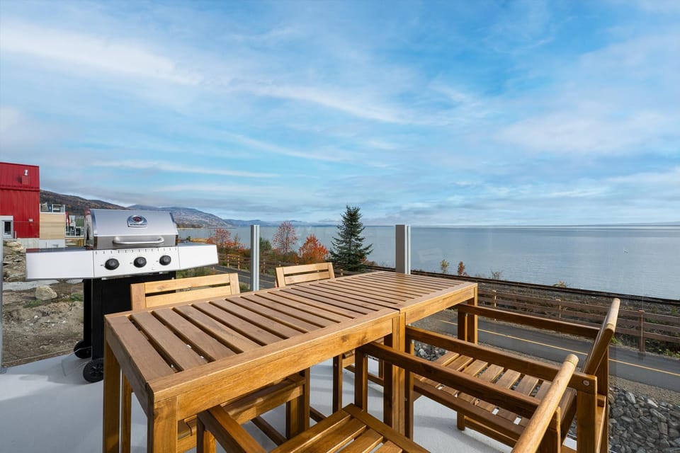 Dining al fresco with a view you’ll never get tired of.