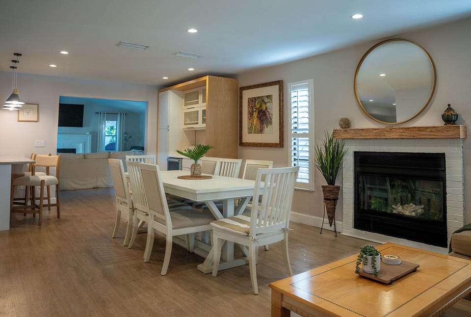 8 dining seats and 2 additional seats at the breakfast bar