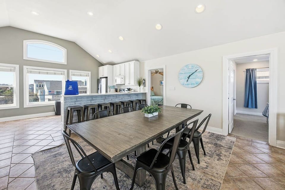 Top-Level Dining Room with Table (seats 10)