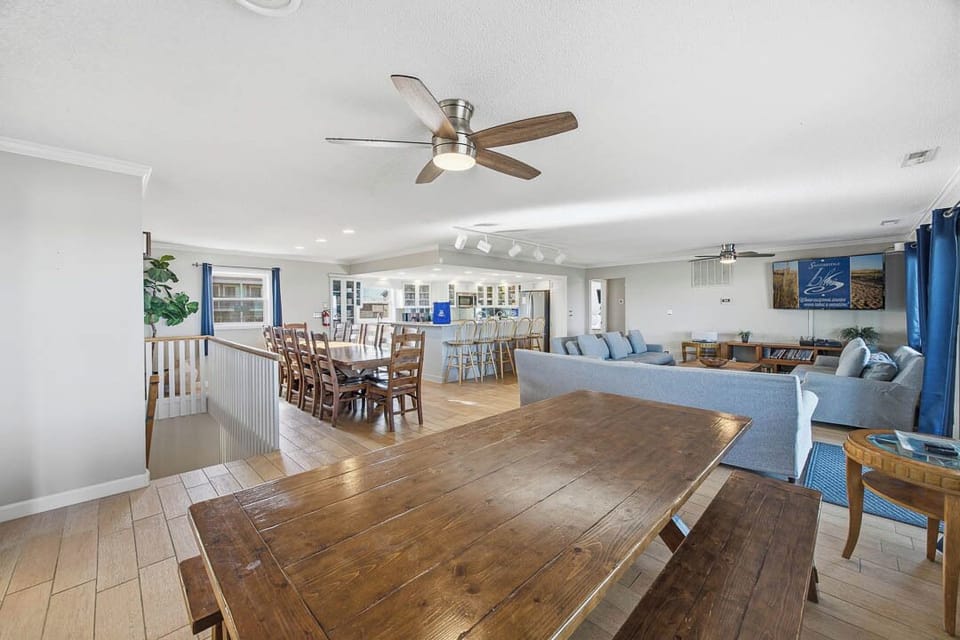 Top-Level Dining Room with Table (seats 8)