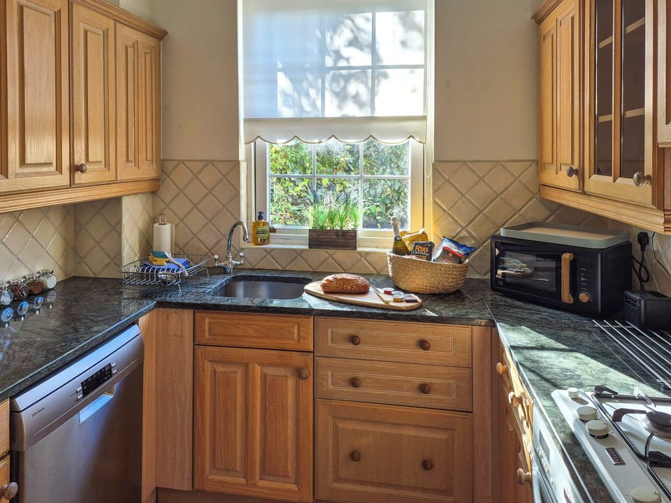 Fully Equiped Kitchen | On The Thames, London