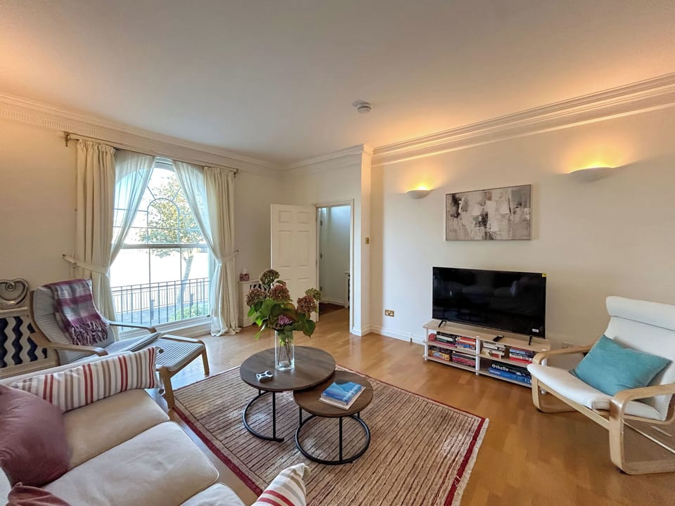 Living area | On The Thames, London