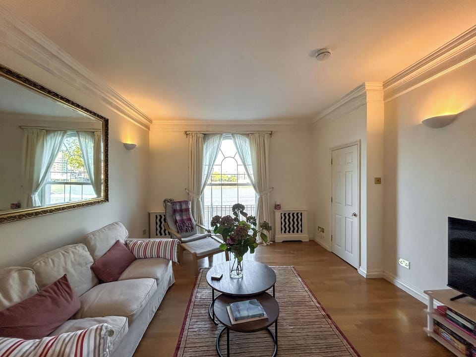 Living area | On The Thames, London