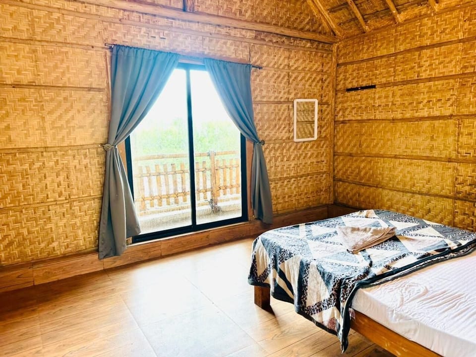 Deluxe Single Room, Balcony, Garden View | Free WiFi, bed sheets