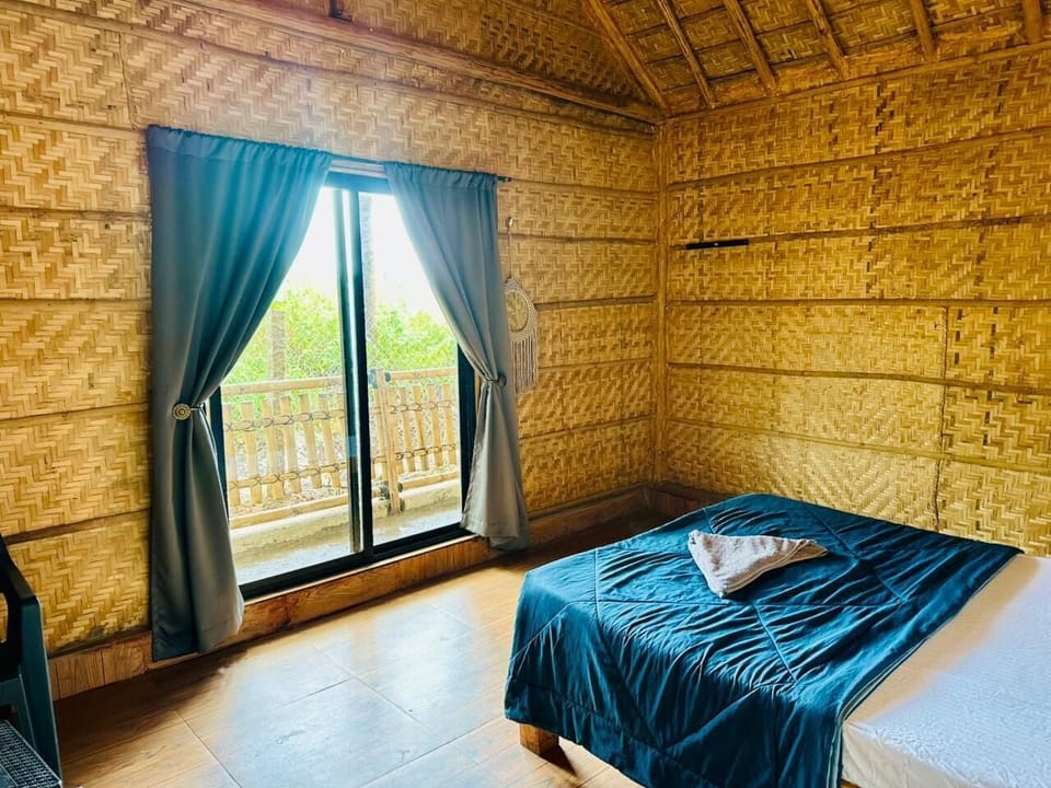 Deluxe Single Room, Balcony, Garden View | Free WiFi, bed sheets