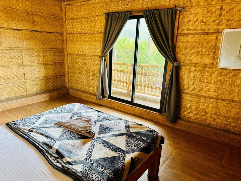 Deluxe Single Room, Balcony, Garden View | Free WiFi, bed sheets