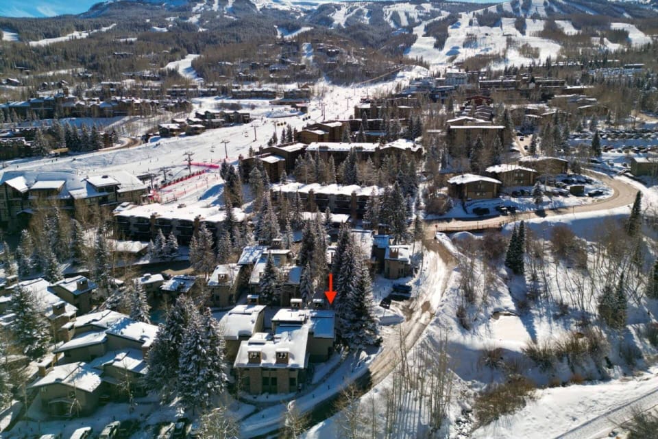 The Tamarack Complex offers parking and easy access to the free resort shuttle and is an easy walk over to the Base Village lifts, shops & dining