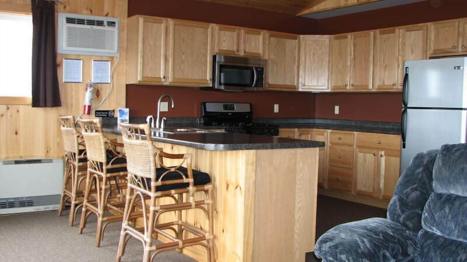 Cottage 13, 3 Bedrooms (reached by stairs) | Private kitchen | Full-size fridge, microwave, oven, stovetop