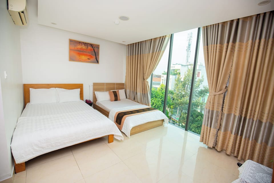 Panoramic Quadruple Room, City View | Egyptian cotton sheets, premium bedding, down comforters