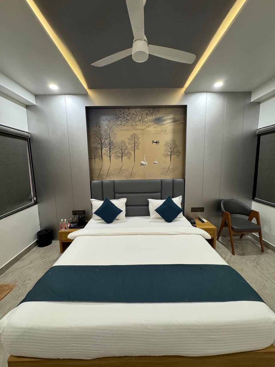 Deluxe Room | Iron/ironing board, free WiFi